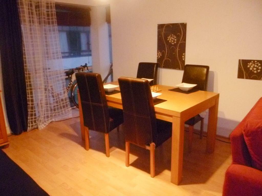 Luxury Town Centre Apartment Кинсэйл Экстерьер фото