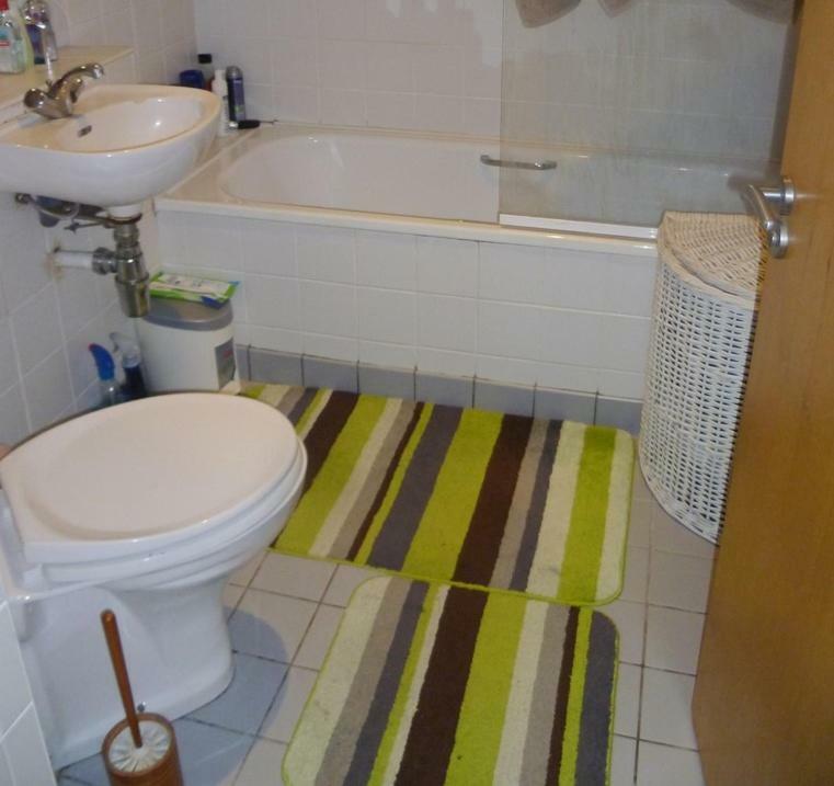 Luxury Town Centre Apartment Кинсэйл Экстерьер фото